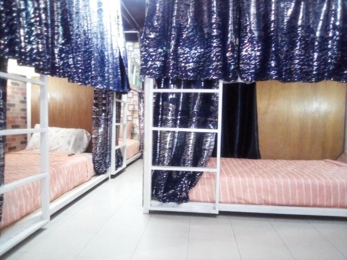 Bed and Breakfast Ban Kru Ae Mixed Dorm Бангкок Екстер'єр фото